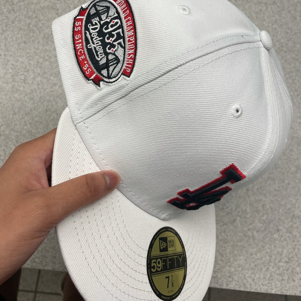 Los Angeles Dodgers Fitted Hat Red Undervisor - Picture 3 of 6